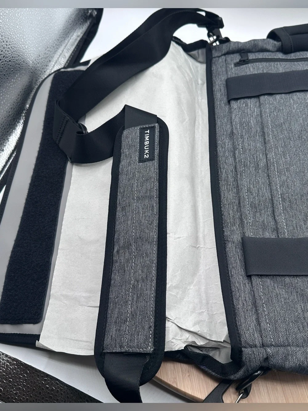 NWT Timbuk2 Closer laptop briefcase. Size medium.